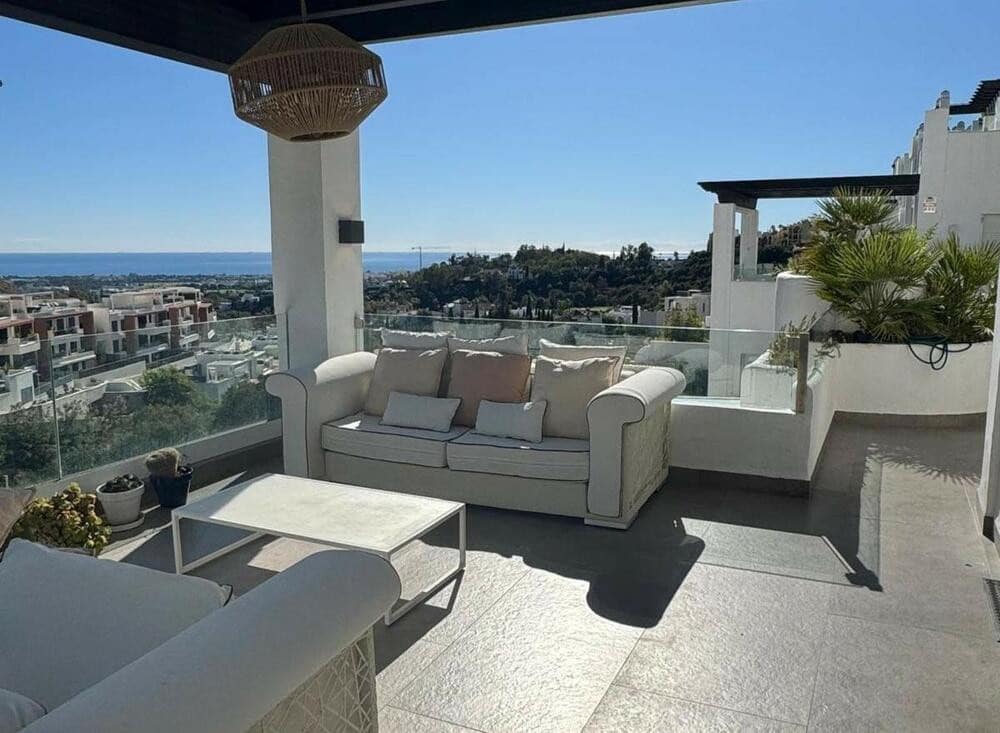 Appartement de 3 chambres à louer à La Quinta avec piscine garage - 3 300 € (Ref: 8821163)