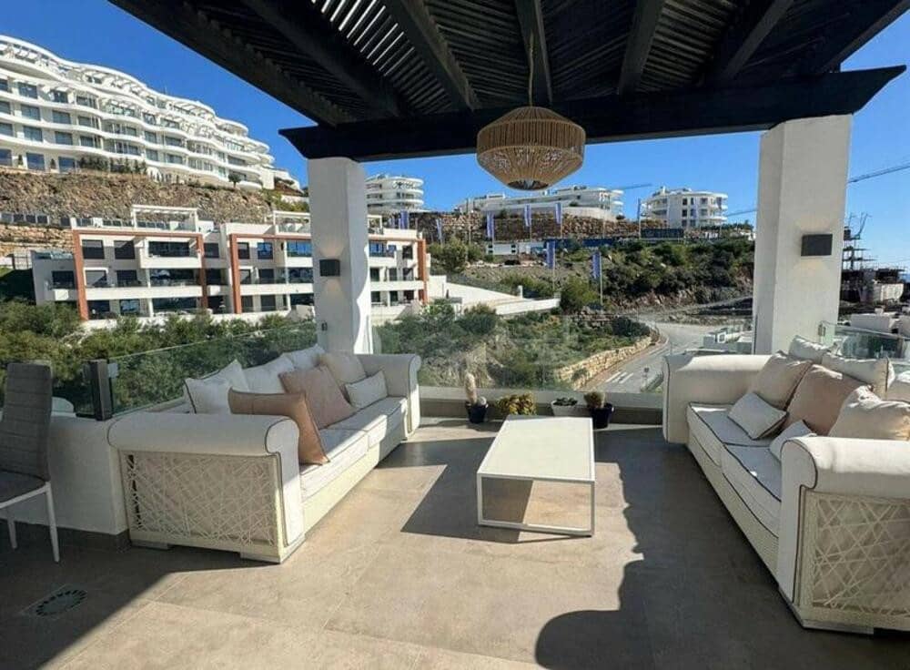 Appartement de 3 chambres à louer à La Quinta avec piscine garage - 3 300 € (Ref: 8821163)