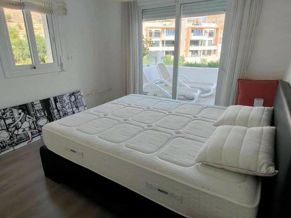 Appartement de 3 chambres à louer à La Quinta avec piscine garage - 3 300 € (Ref: 8821163)