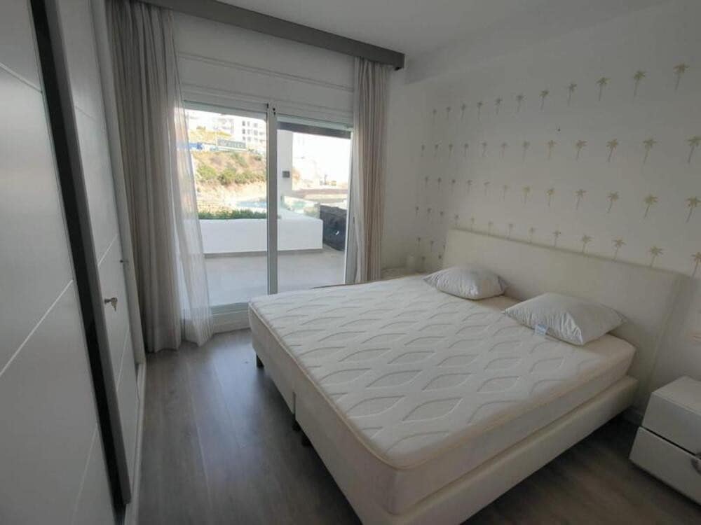 Appartement de 3 chambres à louer à La Quinta avec piscine garage - 3 300 € (Ref: 8821163)