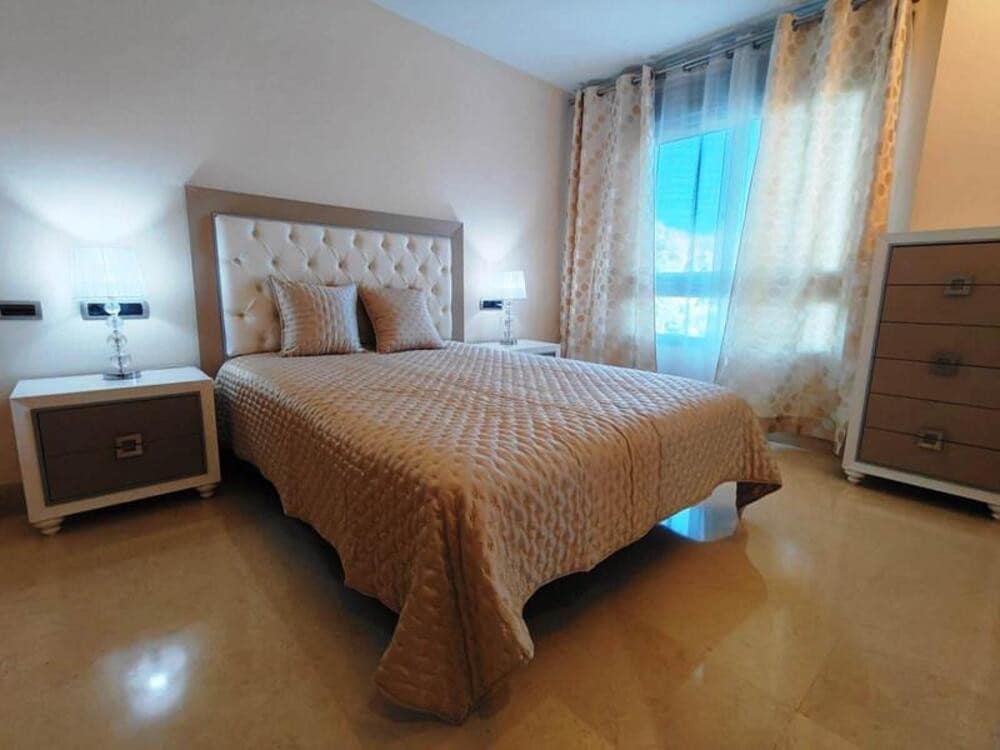 2 sypialnia Apartament do wynajęcia w Marbella z basenem garażem - 3 500 € (Ref: 8824517)