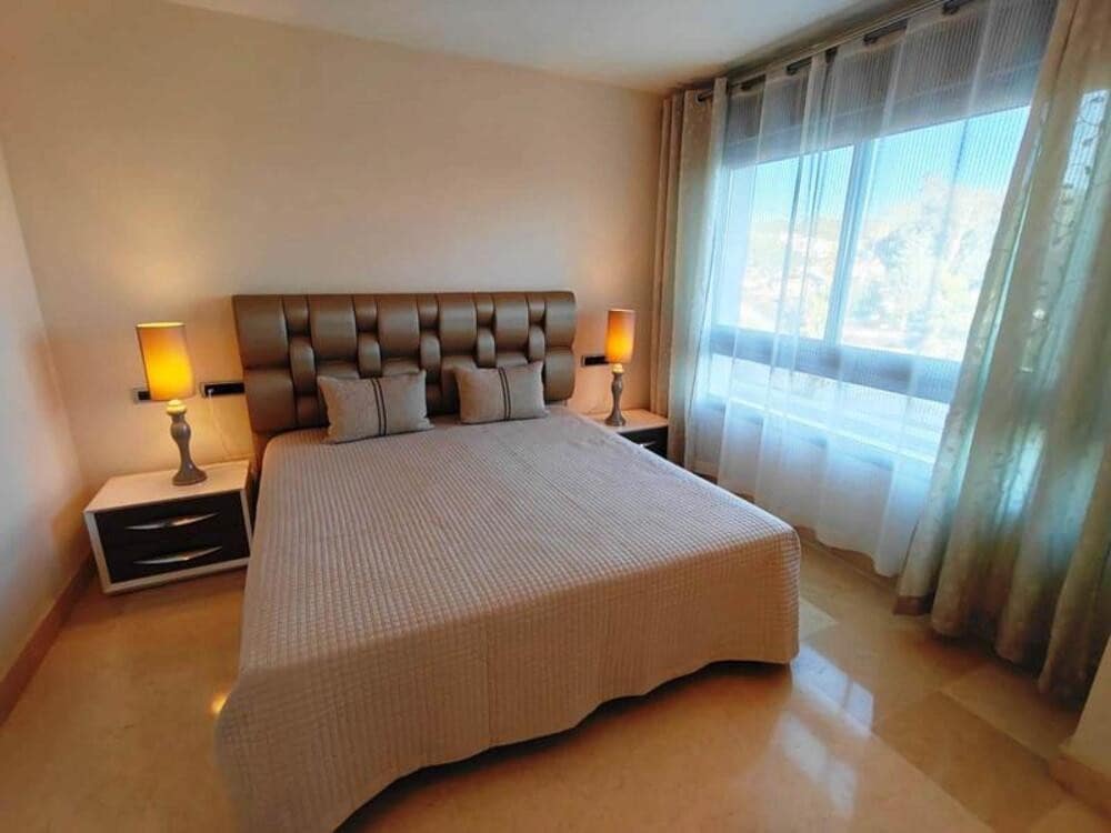 2 sypialnia Apartament do wynajęcia w Marbella z basenem garażem - 3 500 € (Ref: 8824517)