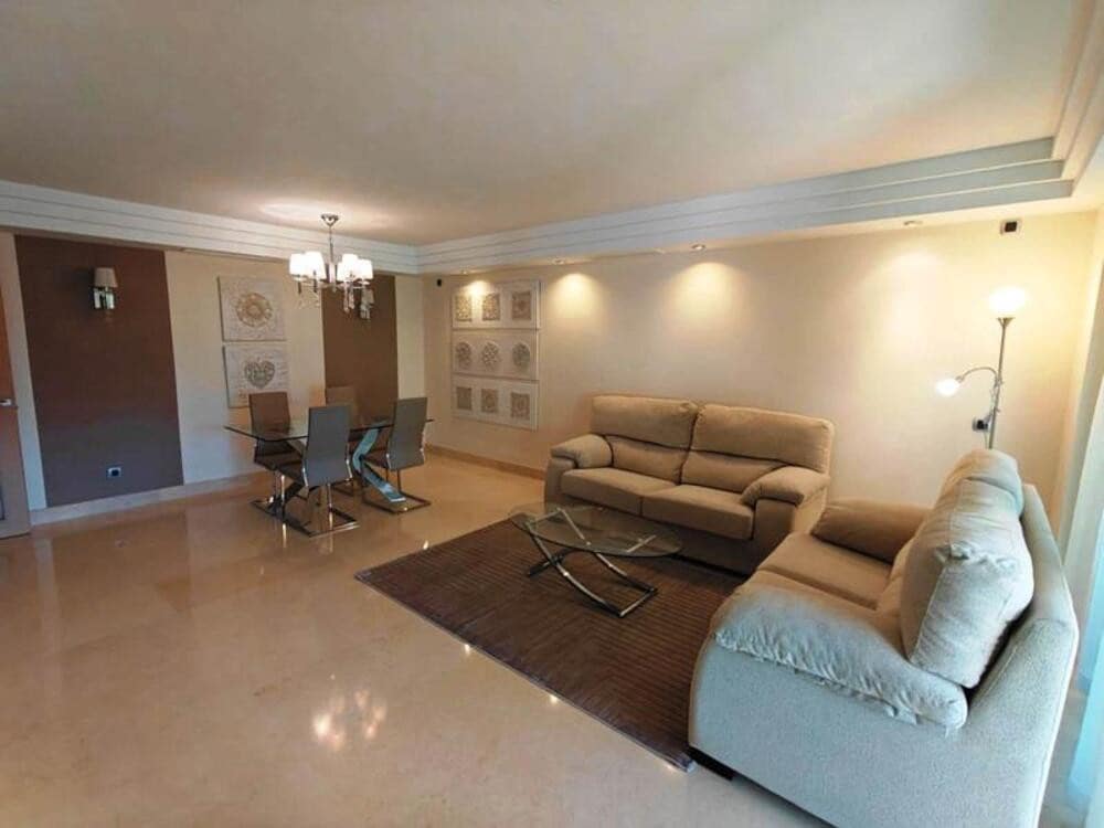 2 sypialnia Apartament do wynajęcia w Marbella z basenem garażem - 3 500 € (Ref: 8824517)