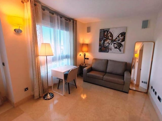 Apartamento de 2 habitaciones en Casco Antiguo, Marbella en alquiler con piscina garaje - 3.500 € (Ref: 8824517)