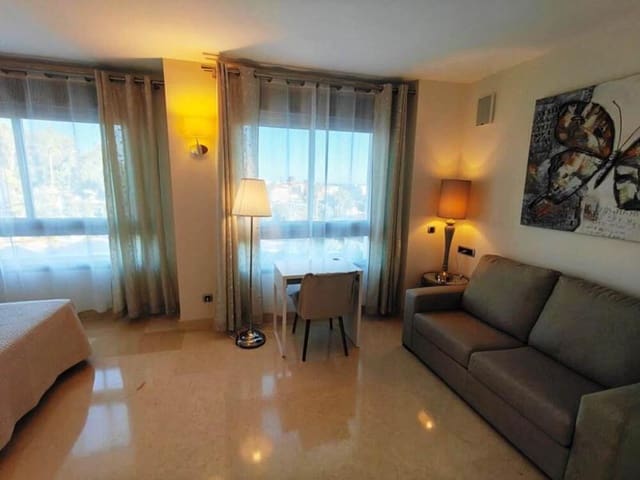 Apartamento de 2 habitaciones en Casco Antiguo, Marbella en alquiler con piscina garaje - 3.500 € (Ref: 8824517)