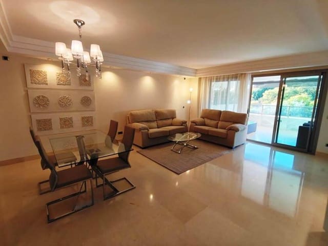 Apartamento de 2 habitaciones en Casco Antiguo, Marbella en alquiler con piscina garaje - 3.500 € (Ref: 8824517)