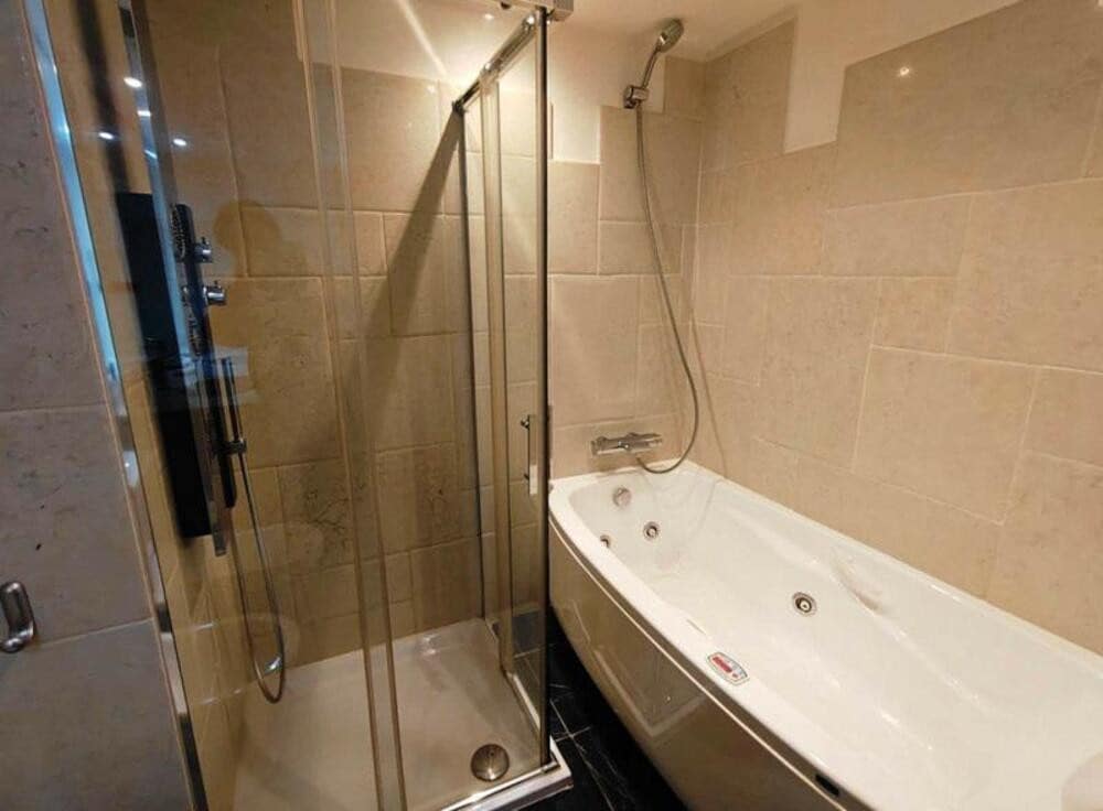 2 sypialnia Apartament do wynajęcia w Marbella z basenem garażem - 3 500 € (Ref: 8824517)