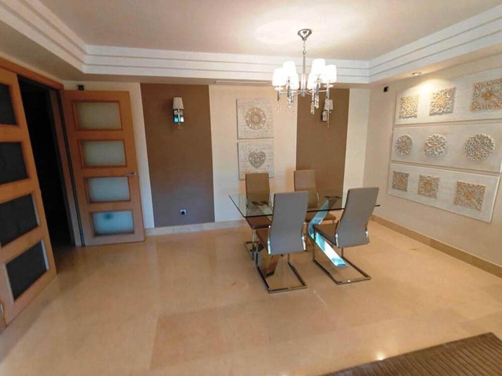 2 sypialnia Apartament do wynajęcia w Marbella z basenem garażem - 3 500 € (Ref: 8824517)