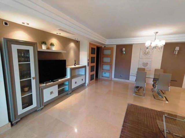 Apartamento de 2 habitaciones en Casco Antiguo, Marbella en alquiler con piscina garaje - 3.500 € (Ref: 8824517)