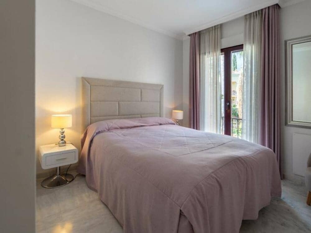 4 soveværelse Byhus til salg i Marbella med swimmingpool garage - € 1.100.000 (Ref: 8838060)