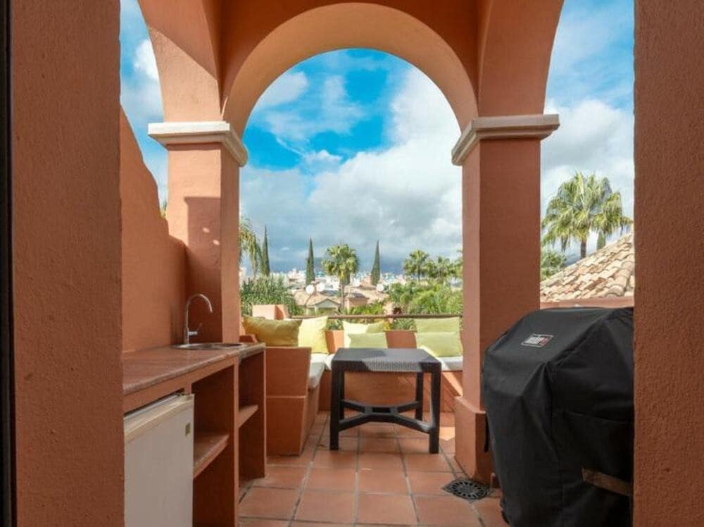 4 soveværelse Byhus til salg i Marbella med swimmingpool garage - € 1.100.000 (Ref: 8838060)