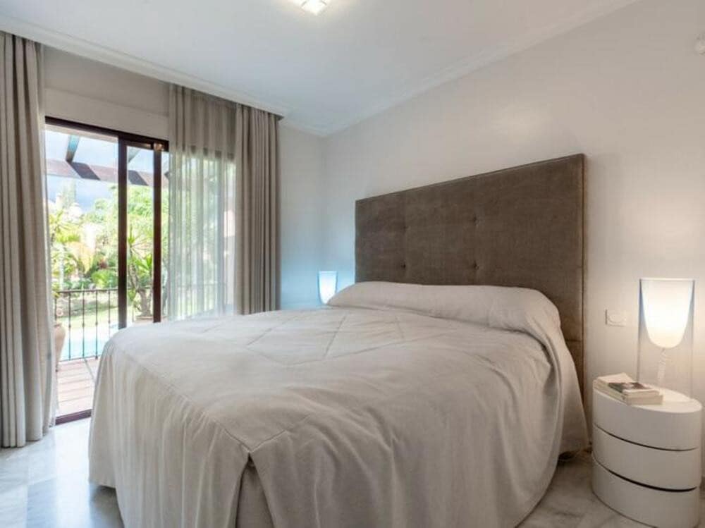 4 soveværelse Byhus til salg i Marbella med swimmingpool garage - € 1.100.000 (Ref: 8838060)