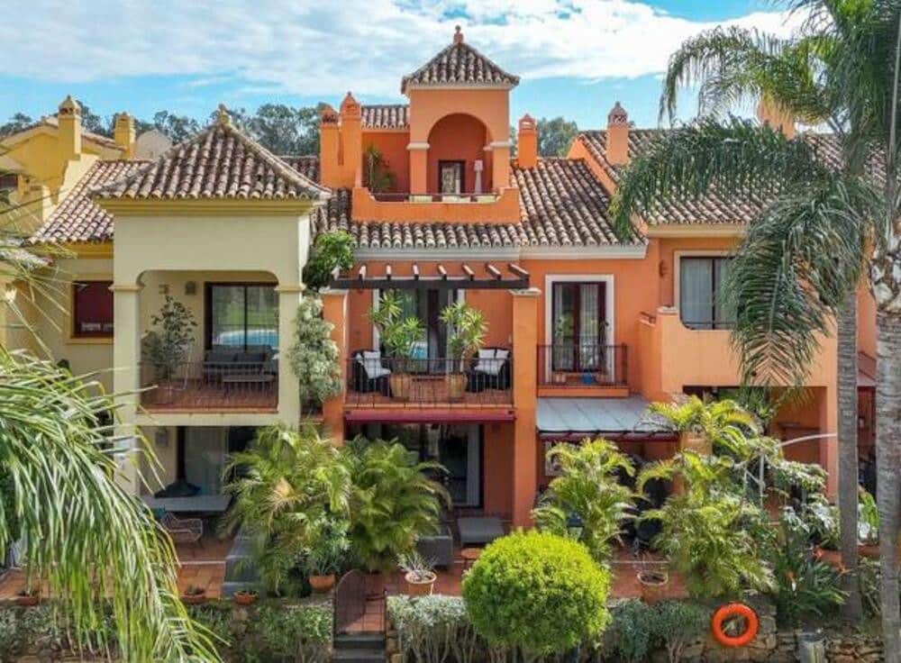 4 soveværelse Byhus til salg i Marbella med swimmingpool garage - € 1.100.000 (Ref: 8838060)