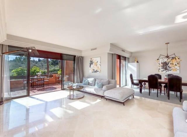 3 chambre Appartement à vendre à La Dama de Noche - La Alzambra, Marbella avec piscine garage - 1 300 000 € (Ref: 8838063)