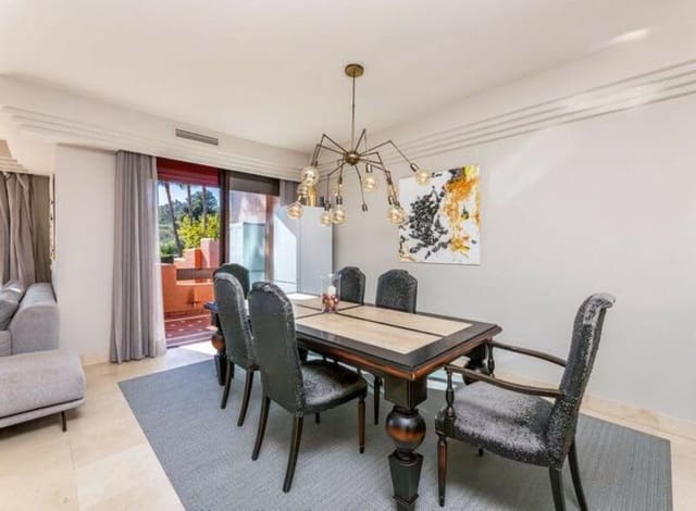 3 chambre Appartement à vendre à La Dama de Noche - La Alzambra, Marbella avec piscine garage - 1 300 000 € (Ref: 8838063)