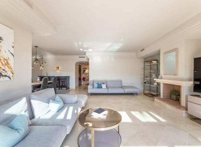 3 chambre Appartement à vendre à La Dama de Noche - La Alzambra, Marbella avec piscine garage - 1 300 000 € (Ref: 8838063)