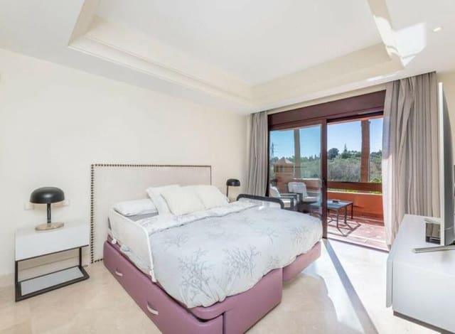 3 chambre Appartement à vendre à La Dama de Noche - La Alzambra, Marbella avec piscine garage - 1 300 000 € (Ref: 8838063)