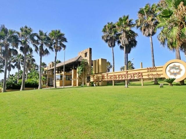 3 chambre Appartement à vendre à La Dama de Noche - La Alzambra, Marbella avec piscine garage - 1 300 000 € (Ref: 8838063)