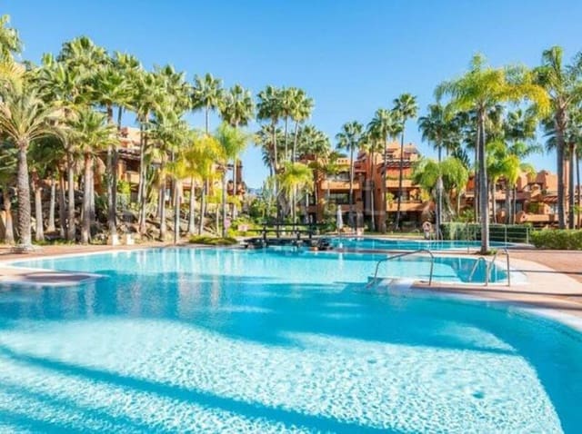 3 chambre Appartement à vendre à La Dama de Noche - La Alzambra, Marbella avec piscine garage - 1 300 000 € (Ref: 8838063)