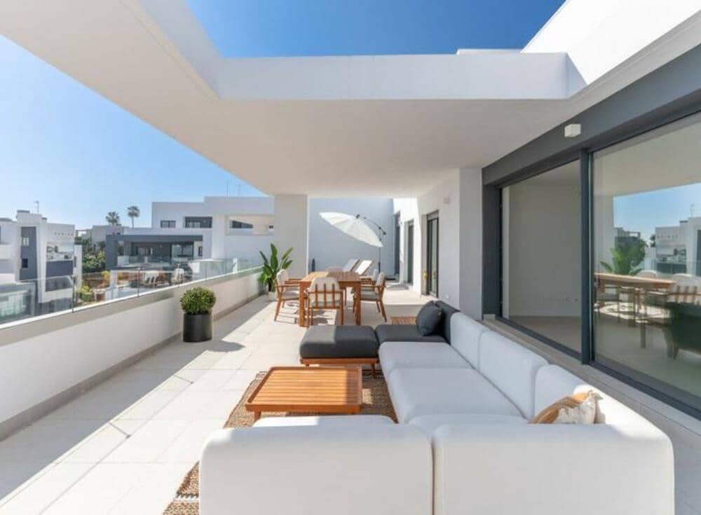 3 sypialnia Penthouse na sprzedaż w Estepona z basenem garażem - 760 000 € (Ref: 8840488)