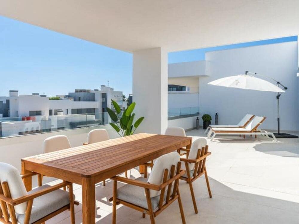 3 sypialnia Penthouse na sprzedaż w Estepona z basenem garażem - 760 000 € (Ref: 8840488)
