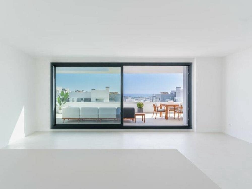 3 sypialnia Penthouse na sprzedaż w Estepona z basenem garażem - 760 000 € (Ref: 8840488)