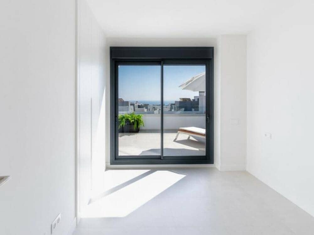 3 sypialnia Penthouse na sprzedaż w Estepona z basenem garażem - 760 000 € (Ref: 8840488)