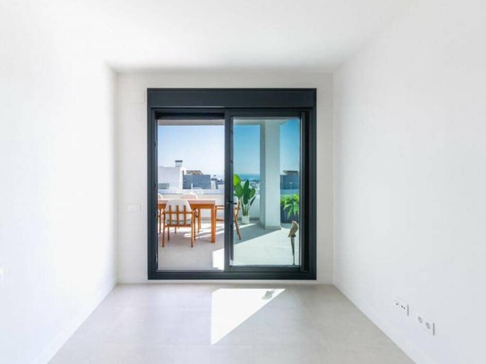 3 sypialnia Penthouse na sprzedaż w Estepona z basenem garażem - 760 000 € (Ref: 8840488)