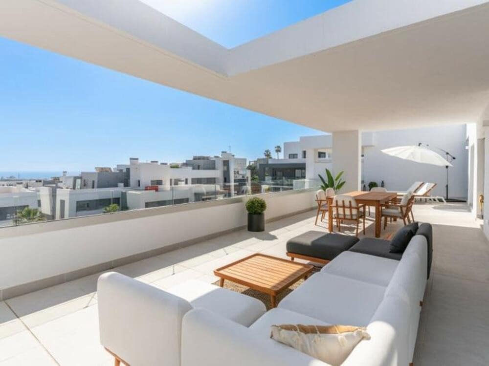 3 sypialnia Penthouse na sprzedaż w Estepona z basenem garażem - 760 000 € (Ref: 8840488)