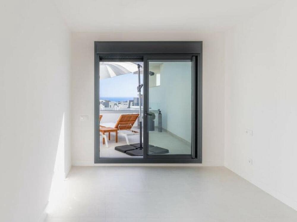 3 sypialnia Penthouse na sprzedaż w Estepona z basenem garażem - 760 000 € (Ref: 8840488)