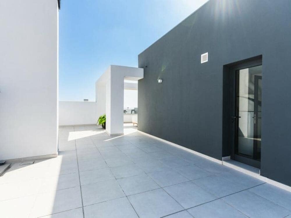 3 sypialnia Penthouse na sprzedaż w Estepona z basenem garażem - 760 000 € (Ref: 8840488)