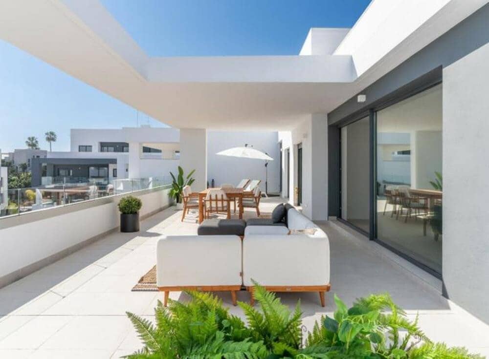 3 sypialnia Penthouse na sprzedaż w Estepona z basenem garażem - 760 000 € (Ref: 8840488)