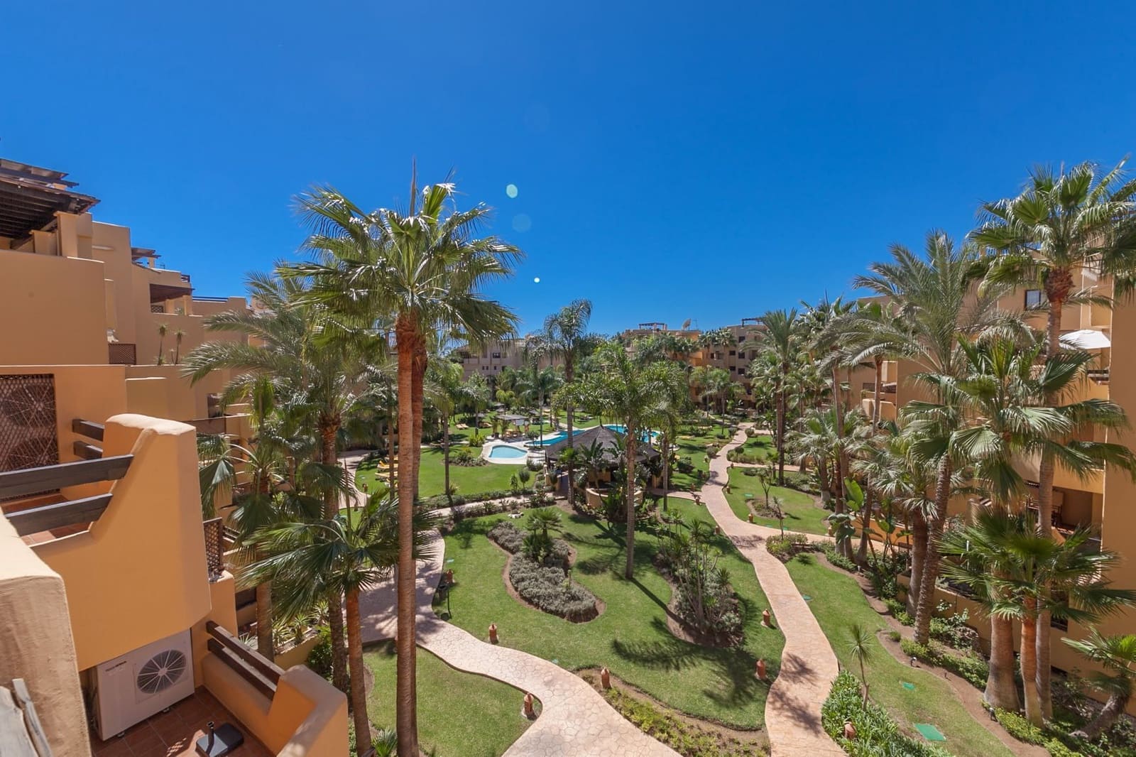 3 sypialnia Apartament do wynajęcia w Estepona z basenem garażem - 3 200 € (Ref: 8847004)