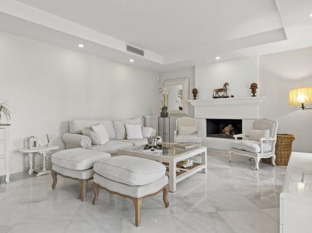 5 soverom Villa til salgs i Playa Bajadilla - Puertos, Marbella med svømmebasseng garasje - € 2 290 000 (Ref: 8851070)