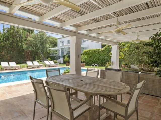 5 soverom Villa til salgs i Playa Bajadilla - Puertos, Marbella med svømmebasseng garasje - € 2 290 000 (Ref: 8851070)