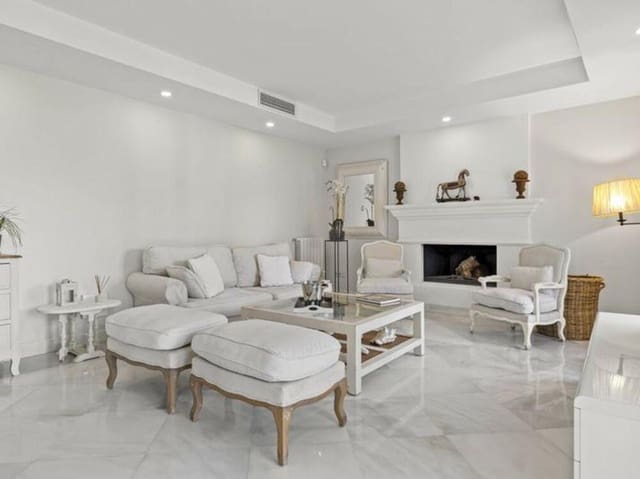 5 soveværelse Villa til salg i Playa Bajadilla - Puertos, Marbella med swimmingpool garage - € 2.290.000 (Ref: 8851070)