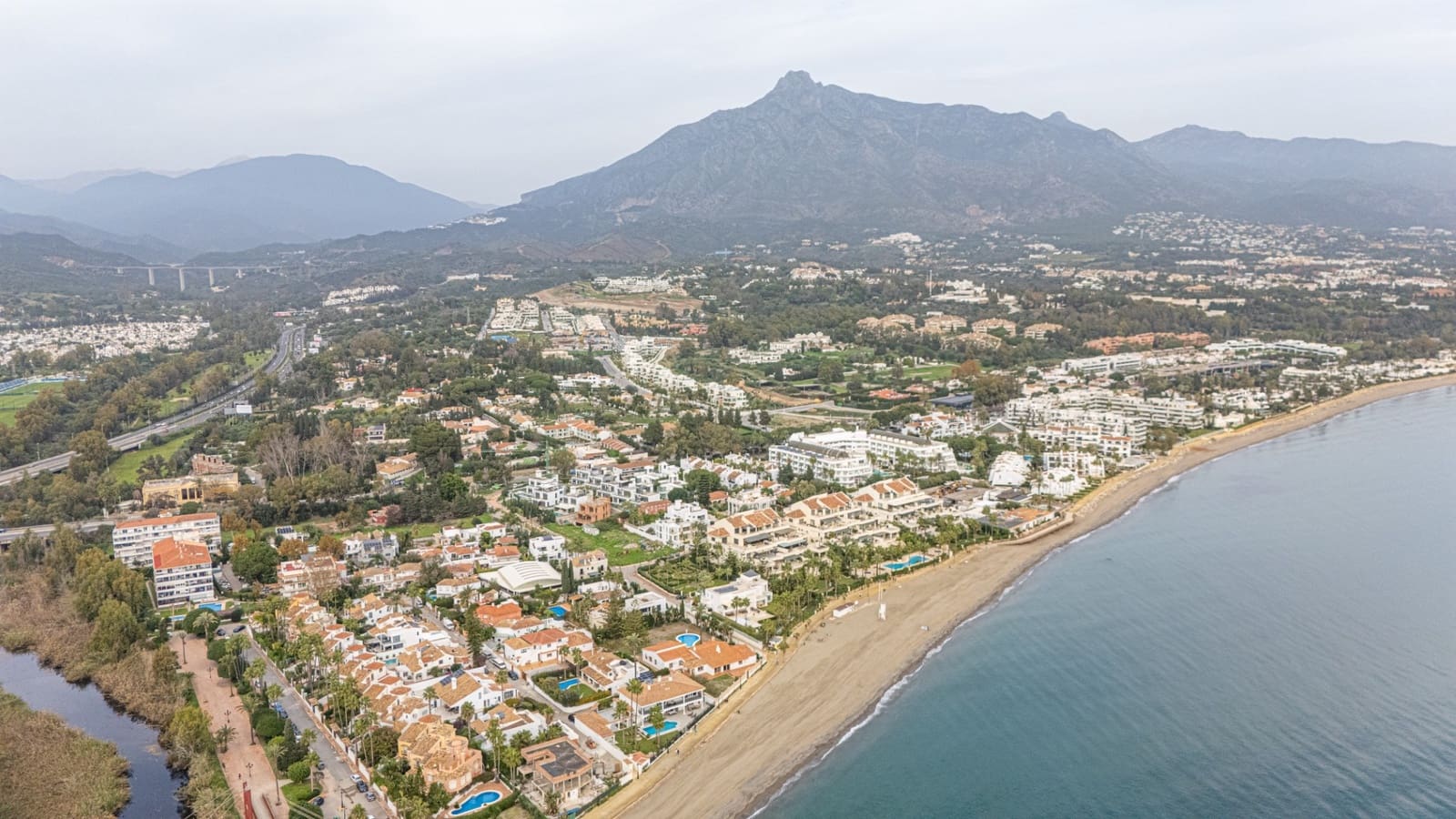 4 bedroom Villa for sale in Marbella with pool garage - € 3,500,000 (Ref: 8854442)