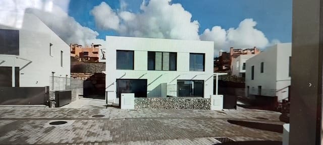 4 sovrum Semi-fristående Villa till salu i Riviera del Sol, Mijas med pool garage - 750 000 € (Ref: 8856712)