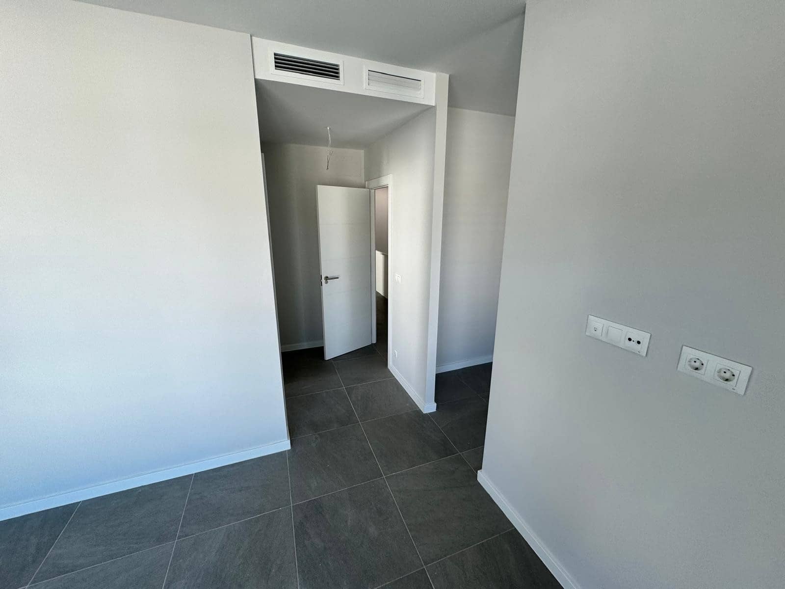 4 soverom Kjedet enebolig til salgs i Riviera del Sol med svømmebasseng garasje - € 725 000 (Ref: 8856712)