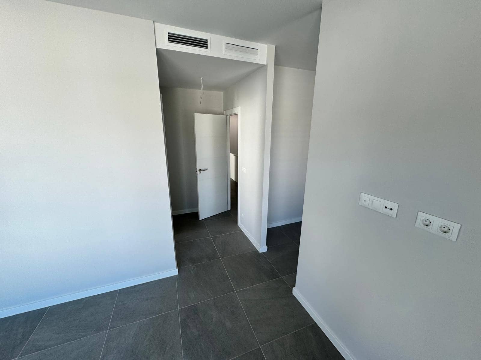 4 slaapkamer Halfvrijstaande villa te koop in Riviera del Sol met zwembad garage - € 685.000 (Ref: 8856712)
