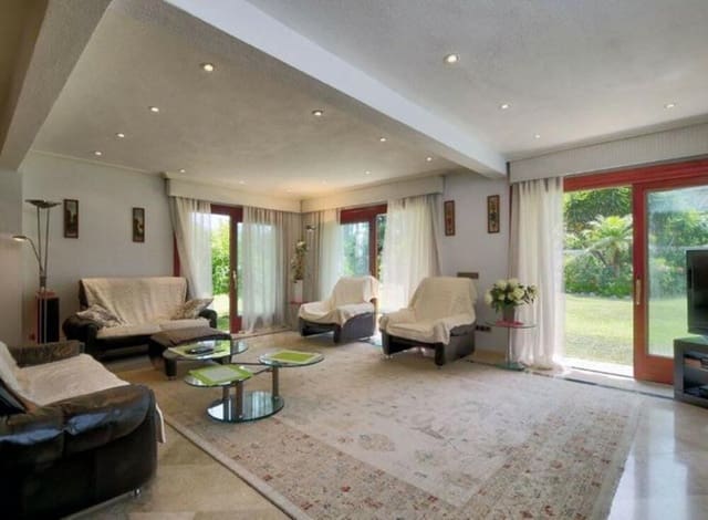 5 Zimmer Villa zu verkaufen in Costalita, Estepona mit Pool Garage - 2.400.000 € (Ref: 8862150)