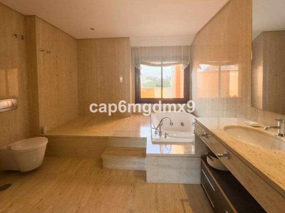 Penthouse de 3 chambres à louer à Marbella avec piscine garage - 12 000 € (Ref: 8864265)