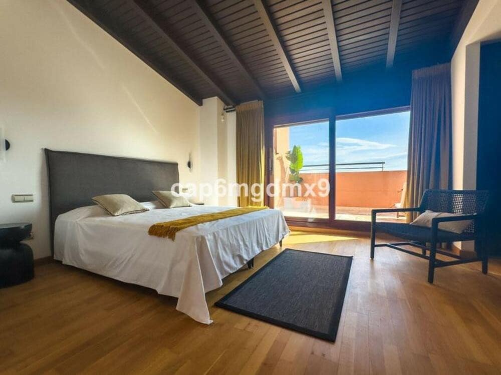 Penthouse de 3 chambres à louer à Marbella avec piscine garage - 12 000 € (Ref: 8864265)