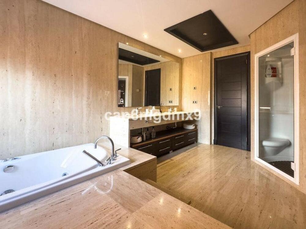 Penthouse de 3 chambres à louer à Marbella avec piscine garage - 12 000 € (Ref: 8864265)