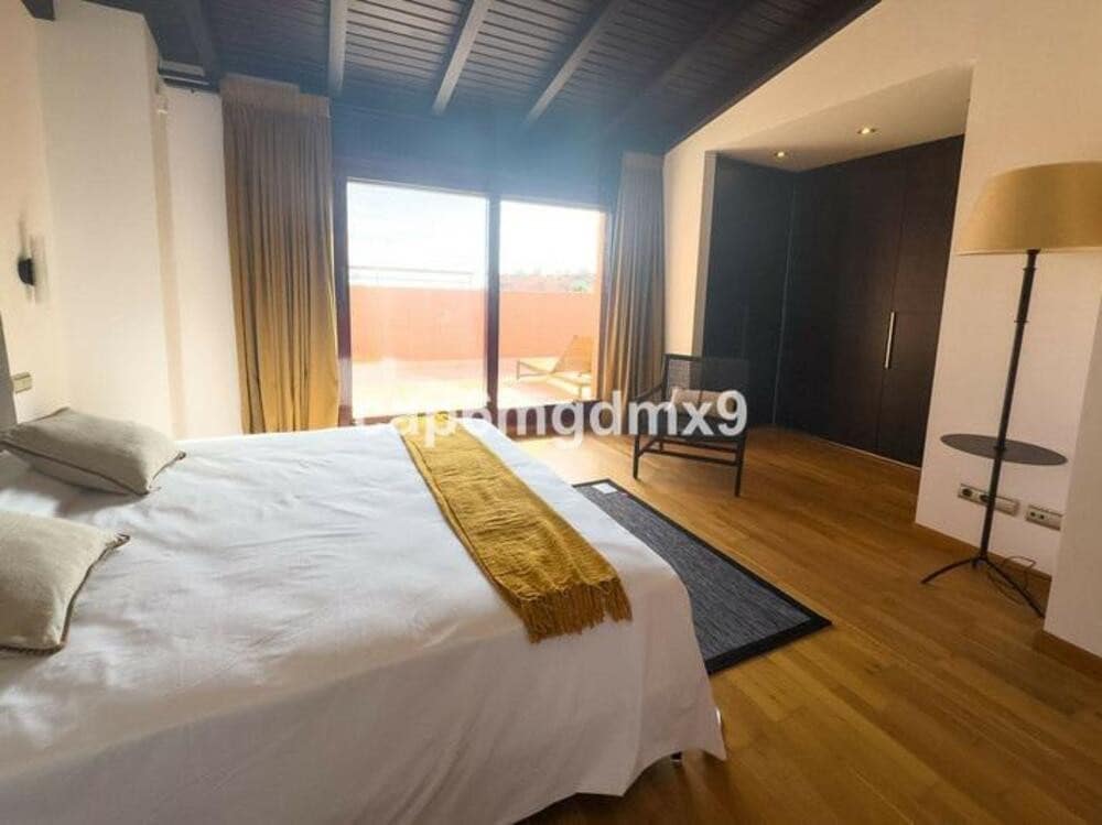 Penthouse de 3 chambres à louer à Marbella avec piscine garage - 12 000 € (Ref: 8864265)