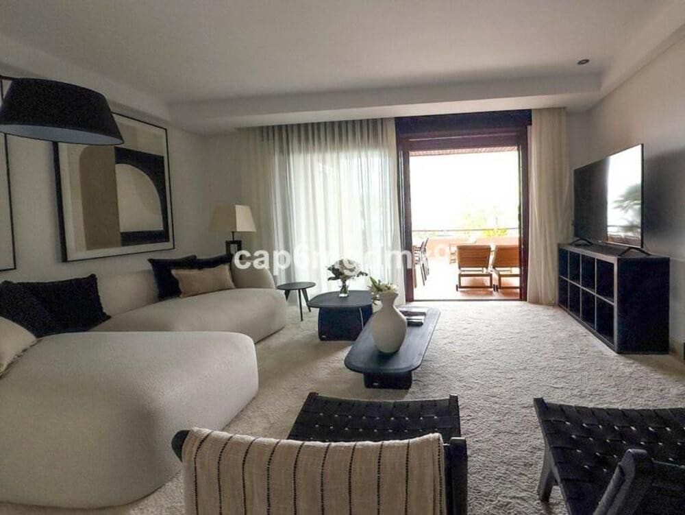 Penthouse de 3 chambres à louer à Marbella avec piscine garage - 12 000 € (Ref: 8864265)