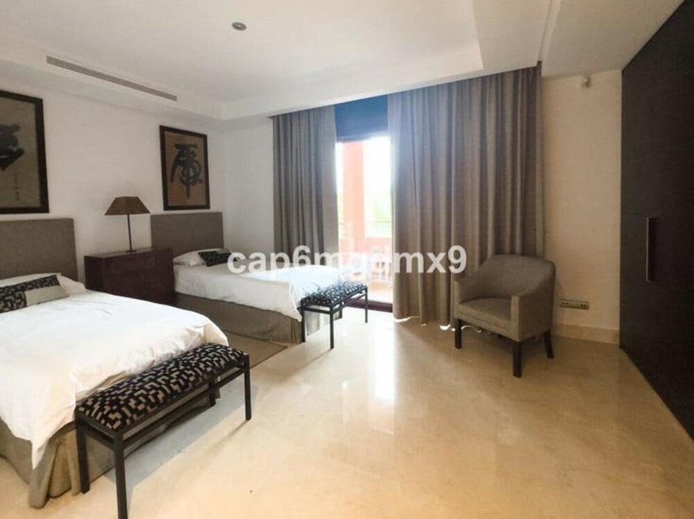 Penthouse de 3 chambres à louer à Marbella avec piscine garage - 12 000 € (Ref: 8864265)