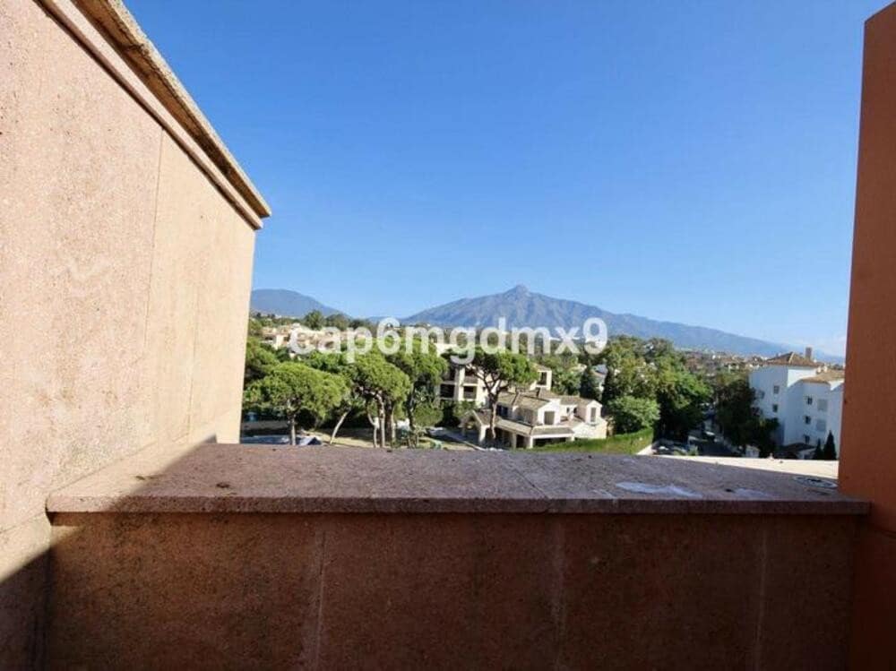 Penthouse de 3 chambres à louer à Marbella avec piscine garage - 12 000 € (Ref: 8864265)