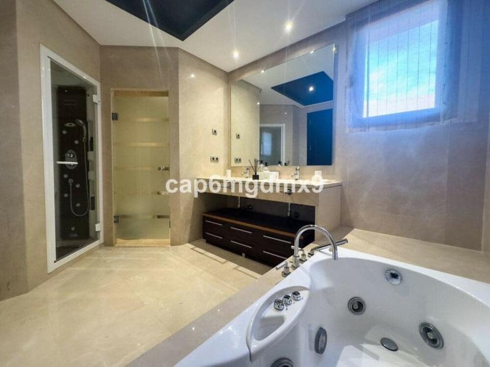 Penthouse de 3 chambres à louer à Marbella avec piscine garage - 12 000 € (Ref: 8864265)