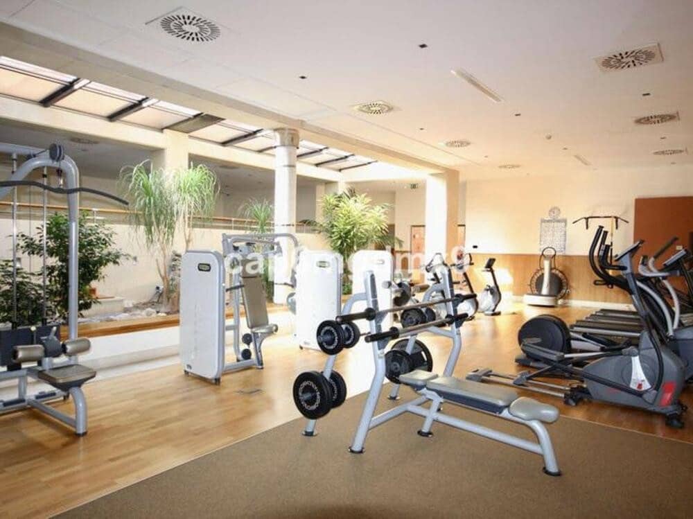 Penthouse de 3 chambres à louer à Marbella avec piscine garage - 12 000 € (Ref: 8864265)